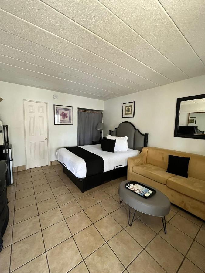 Holiday Isles Resort Madeira Beach Exterior photo